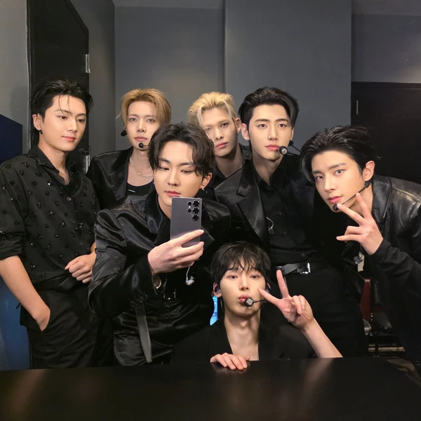 Top Photo Full of ENHYPEN Love