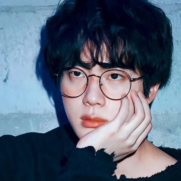 Foto Populer Penuh Cinta untuk Jin (BTS)