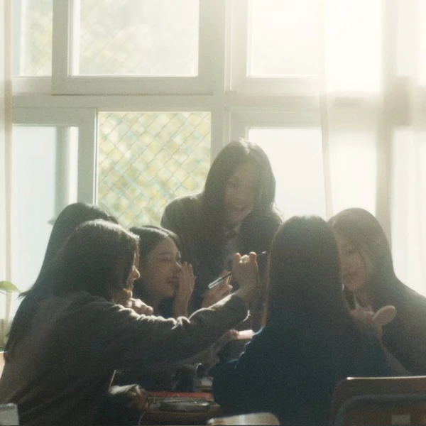 Top Photo Full of NewJeans Love