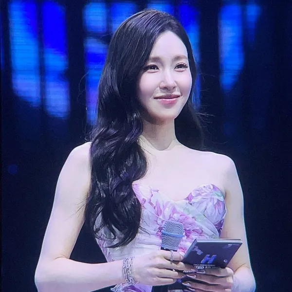 Popular profile image of Tiffany Young (Girls' Generation) selected by votes