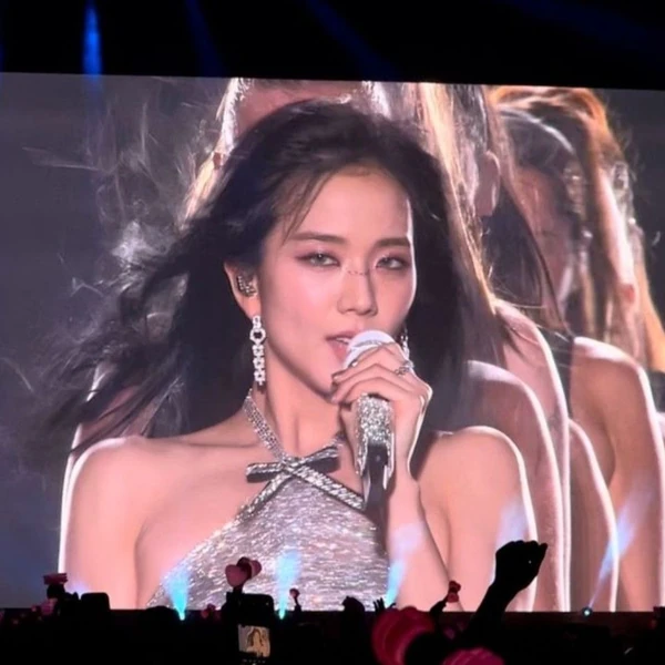 오늘 가장 사랑받은 로제 (BLACKPINK)의 모습