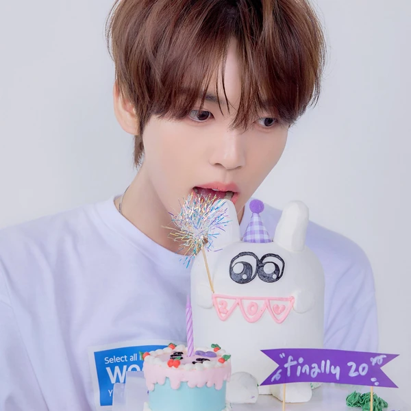 Popular profile picture of ハン・ユジン (ZEROBASEONE) loved by fans