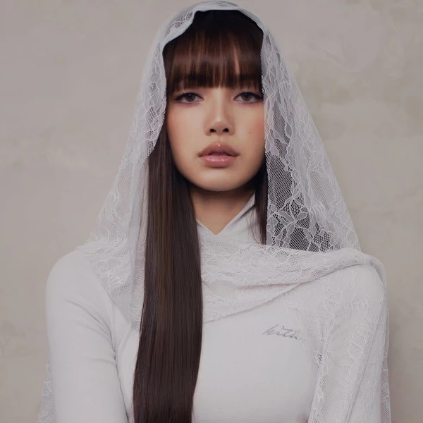 오늘 가장 사랑받은 리사 (BLACKPINK)의 모습