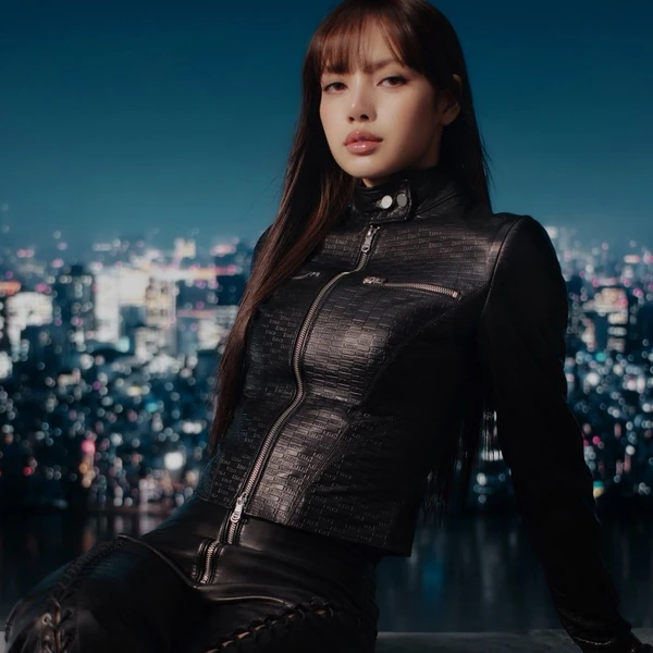 오늘 가장 사랑받은 리사 (BLACKPINK)의 모습