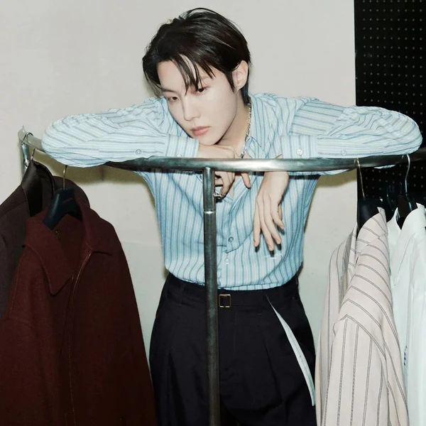 오늘 가장 사랑받은 제이홉 (방탄소년단)의 모습