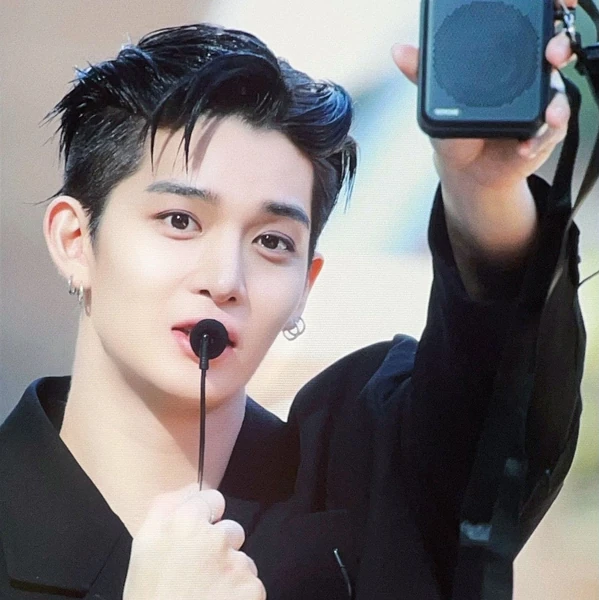 Today's Most Loved Bae Jinyoung