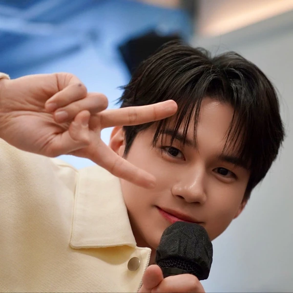 옹성우 팬심 가득한 인기 사진