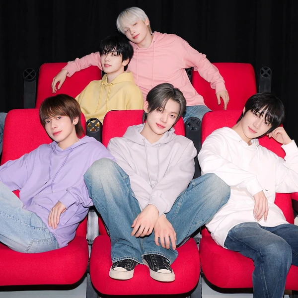 Top Photo Full of TOMORROW X TOGETHER Love