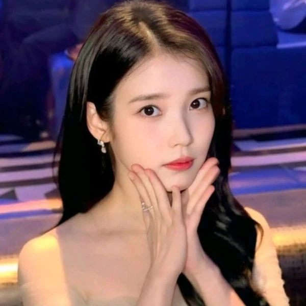 아이유 팬심 가득한 인기 사진