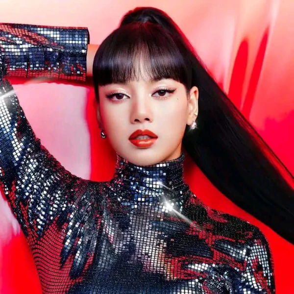 Penampilan Lisa (BLACKPINK) yang Paling Dicintai Hari Ini