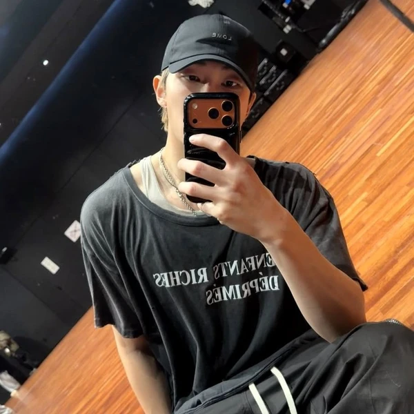 充满粉丝爱意的RM (防弹少年团)人气照片