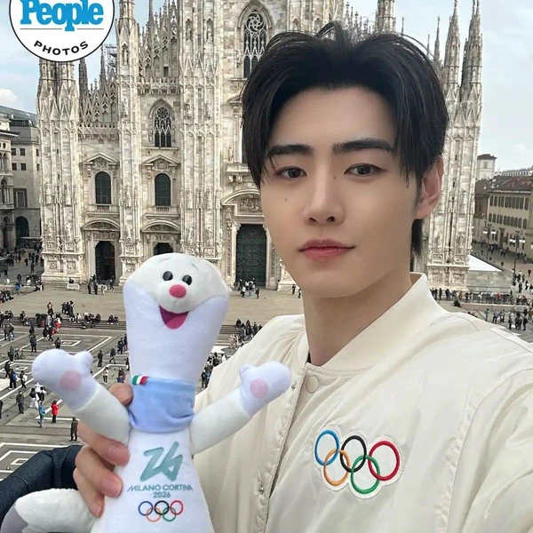 Foto Populer Penuh Cinta untuk Sunghoon (ENHYPEN)