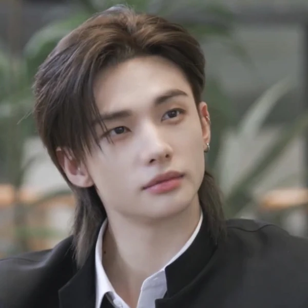 오늘 가장 사랑받은 현진 (Stray Kids)의 모습