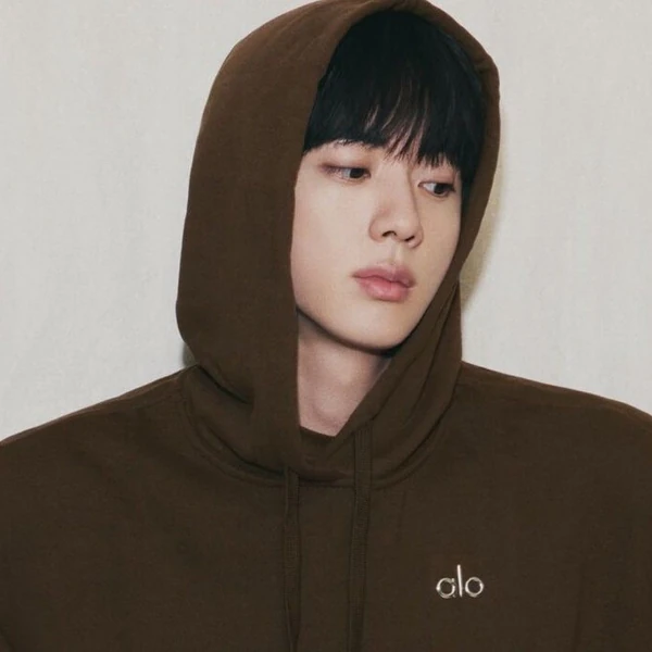 Foto Populer Penuh Cinta untuk Jin (BTS)