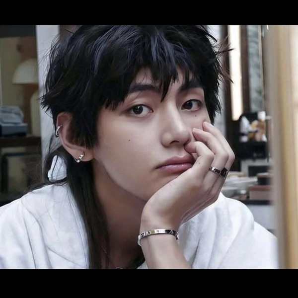 今日最も愛されたV (BTS)の姿