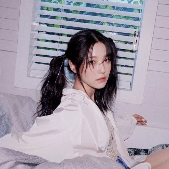 오늘 가장 사랑받은 백지헌 (프로미스나인)의 모습