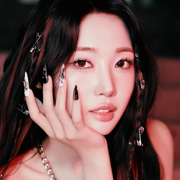 Today's Most Loved Sihyeon (EVERGLOW)