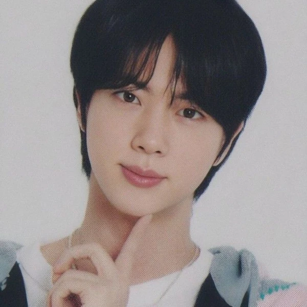 Penampilan Jin (BTS) yang Paling Dicintai Hari Ini