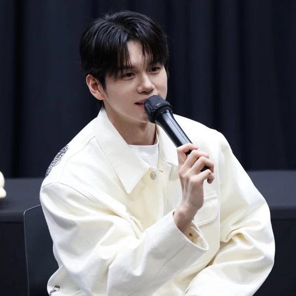 옹성우 팬심 가득한 인기 사진