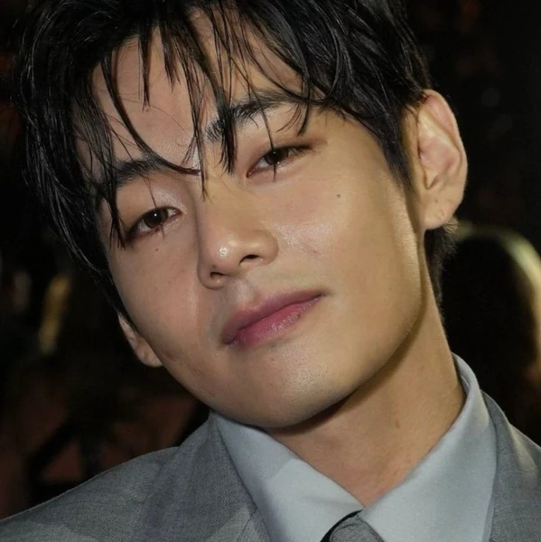 Penampilan V (BTS) yang Paling Dicintai Hari Ini