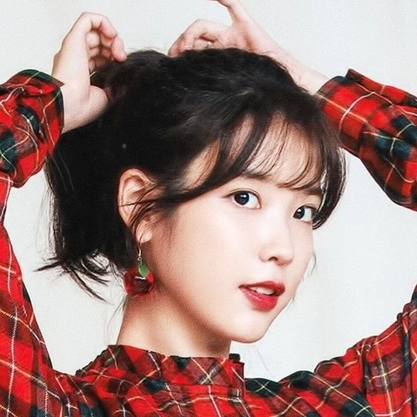 IUへの愛が詰まった人気写真