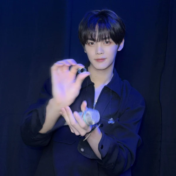 Today's Most Loved Kim Gyuvin (ZEROBASEONE)