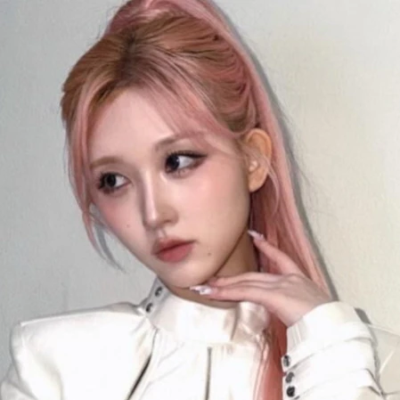 Foto Populer Penuh Cinta untuk Gaeul (IVE)