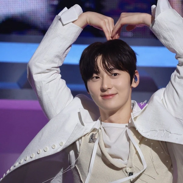 Today's Most Loved Hwang Minhyun