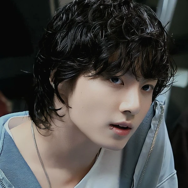 오늘 가장 사랑받은 정국 (방탄소년단)의 모습