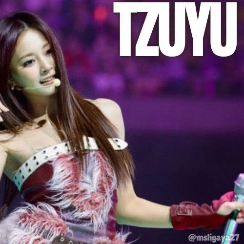 Foto Populer Penuh Cinta untuk Tzuyu (TWICE)