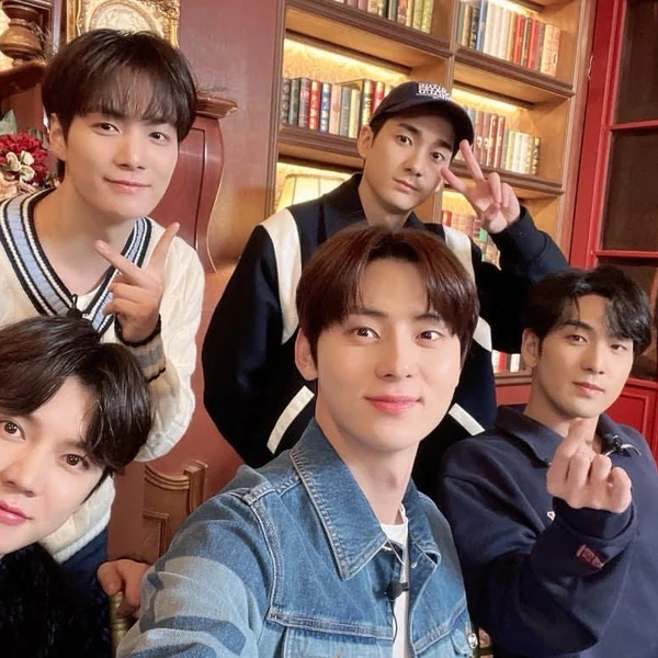 Today's Most Loved NU'EST