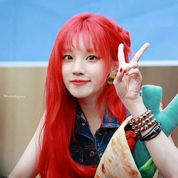 Foto Populer Penuh Cinta untuk Yuqi (i-dle)