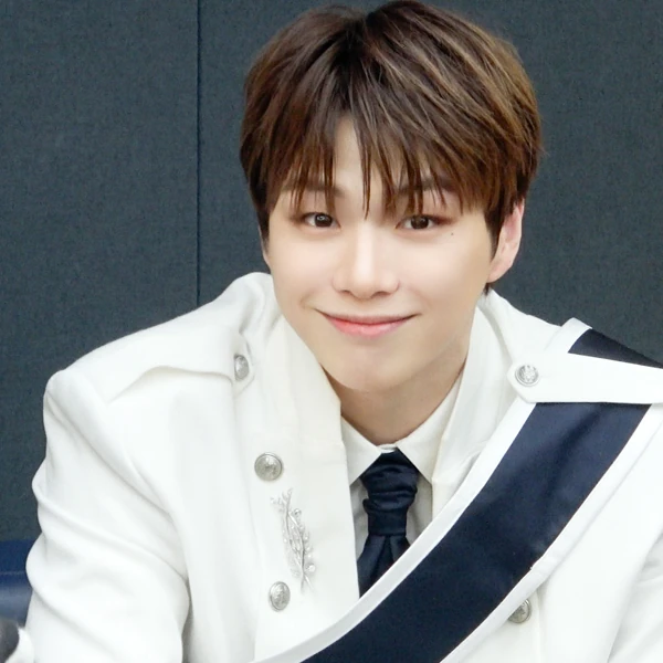 Foto Populer Penuh Cinta untuk Kang Daniel
