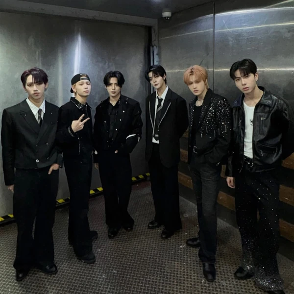 Top Photo Full of SEVENTOEIGHT Love