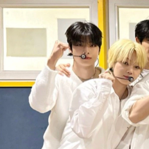 Top Photo Full of YOUNITE Love