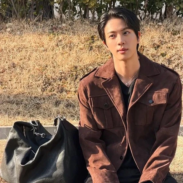 Foto Populer Penuh Cinta untuk Jin (BTS)