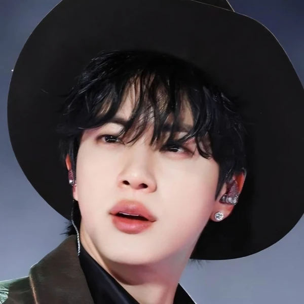 Foto Populer Penuh Cinta untuk Jin (BTS)