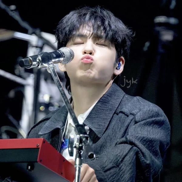 充滿粉絲愛意的元弼 (DAY6)人氣照片