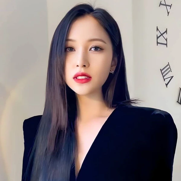 오늘 가장 사랑받은 미나 (TWICE)의 모습