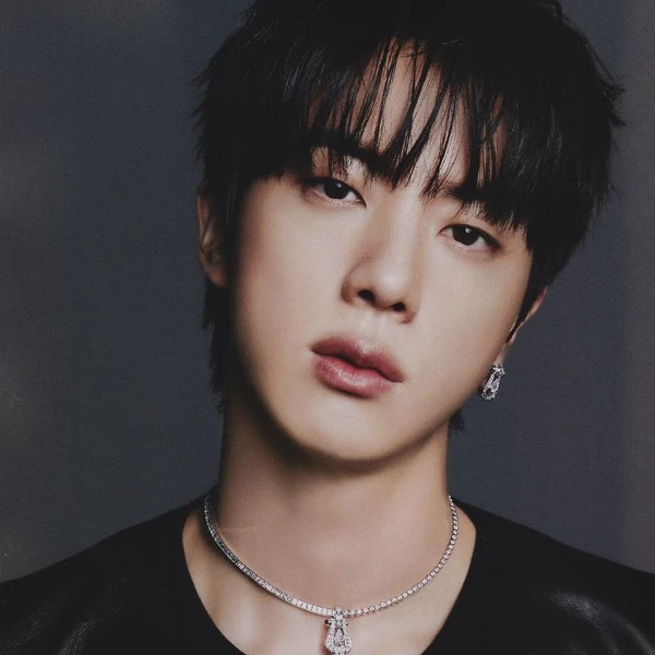 Foto Populer Penuh Cinta untuk Jin (BTS)