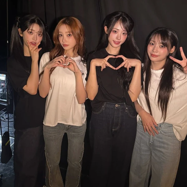 Top Photo Full of QWER Love