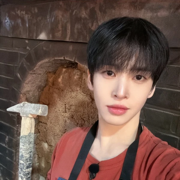 充满粉丝爱意的艾伦 (CRAVITY)人气照片