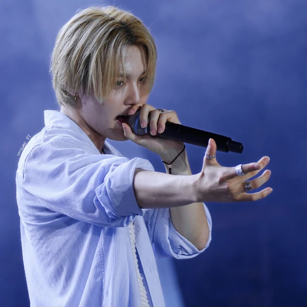 今日最も愛されたドヨン (TREASURE)の姿