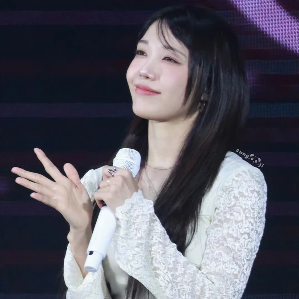 今日最受喜愛的鄭恩地 (Apink)