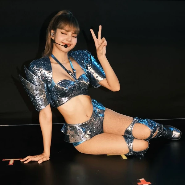 Momen Terbaik Lisa (BLACKPINK) Pilihan Penggemar