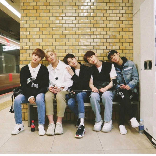 뉴이스트 팬심 가득한 인기 사진