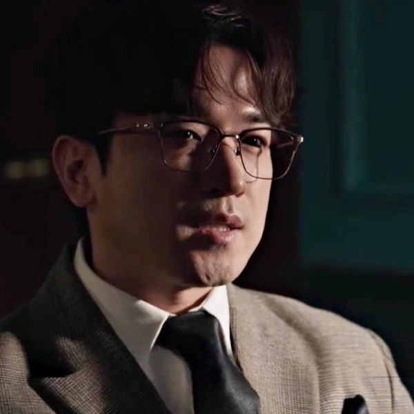 Today's Most Loved Lee Minwoo (SHINHWA)