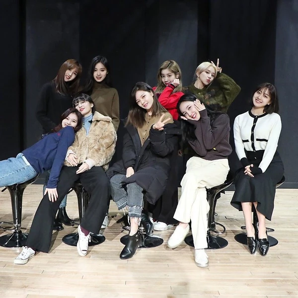 Foto Populer Penuh Cinta untuk TWICE