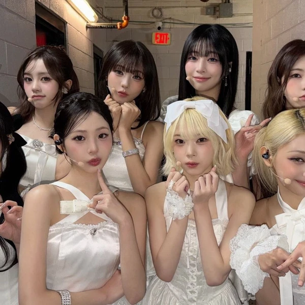 Top Photo Full of UNIS Love