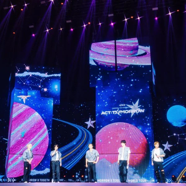 Top Photo Full of TOMORROW X TOGETHER Love